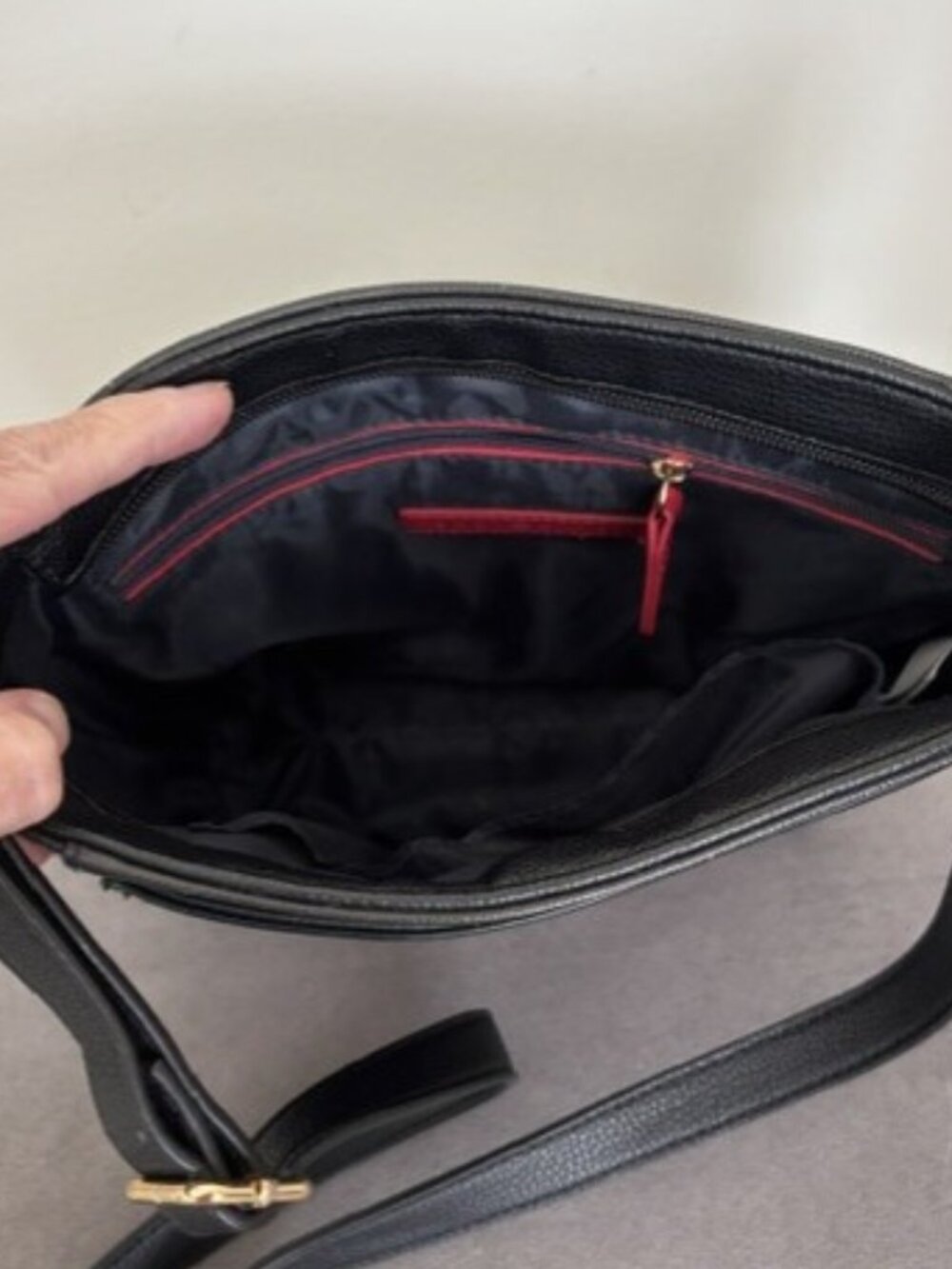 Tommy Hilfiger Crossbody Bag - Picture 4 of 6